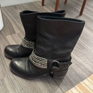 Vera Wang leather boots